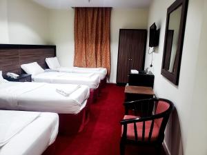Un ou plusieurs lits dans un hébergement de l'établissement فندق اسكان وافر متوفر توصيل مجاني للحرم على مدار 24 ساعة