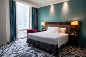 Un pat sau paturi într-o cameră la WP Hotel