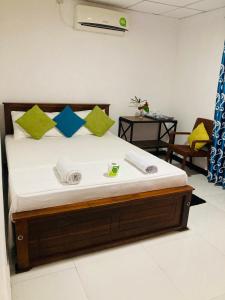 Tempat tidur dalam kamar di Malee Homestay