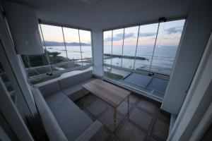 a room with a table and a view of the ocean at GREEN PEARL DELUX APART in Korgan