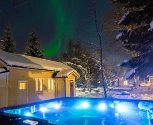 Bazén v ubytování Arctic Garden Design Villa nebo v jeho okolí