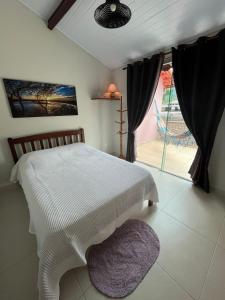 Кровать или кровати в номере Recanto Guarassol Apartamentos