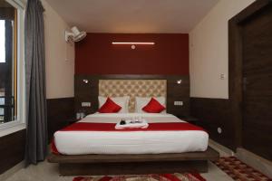 Letto o letti in una camera di The Nest with open rooftop cafe Mecleodganj