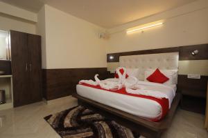 Letto o letti in una camera di The Nest with open rooftop cafe Mecleodganj
