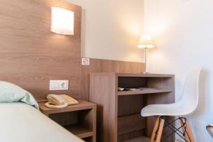 Posteľ alebo postele v izbe v ubytovaní Apartamentos Loar