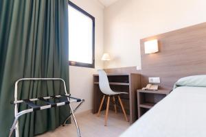 Posteľ alebo postele v izbe v ubytovaní Apartamentos Loar