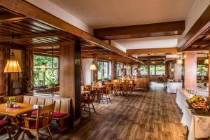 Restaurace v ubytování Sauerland Alpin Hotel