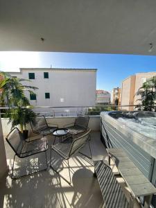 Photo de la galerie de l'établissement Luxury apartment with jacuzzi, à Podstrana