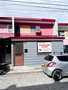 um carro estacionado em frente a um edifício em Calapan Transient House 3-BedRoom near MALLS L26 em Calapan