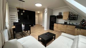 Kuchyňa alebo kuchynka v ubytovaní Apartamenty Czarna Perła