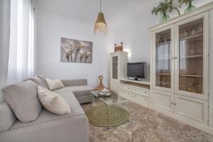 TV a/nebo společenská místnost v ubytování Kurtuba Suites