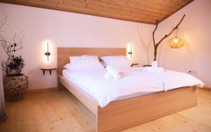 a bedroom with a large bed with two white pillows at Neu! Moderner bayrischer Flair vor Pilatushaus in Oberammergau