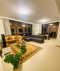 Gallery image of BJ's luxury Burj and Creek View 2 BR Apartment in Dubai