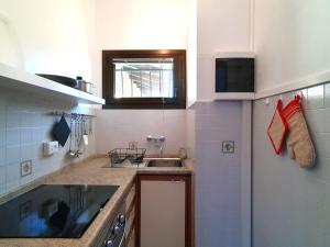 Kuchyň nebo kuchyňský kout v ubytování Holiday Home by Lake Maggiore with Garden + 32 fotografií