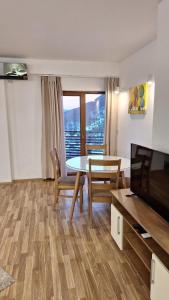 Televiisor ja/või meelelahutuskeskus majutusasutuses Mavrovo Forest Apartments