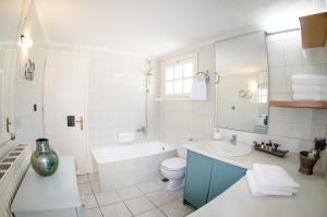 Et badeværelse på Aeolos Villa + 25 billeder