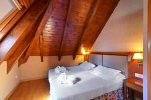 Postel nebo postele na pokoji v ubytování Hotel Spa Acevi Val d’Aran