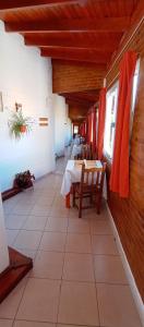 a dining room with a table and a sink at Apart hotel Residencial El Puma in Mina Clavero