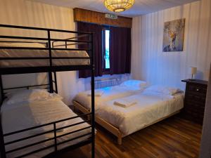 Postel nebo postele na pokoji v ubytování Auberge de l'Ours