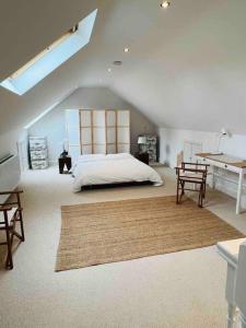 a bedroom with a bed in an attic at Winton Grove – for outdoor and tennis enthusiasts in Kilmacanoge
