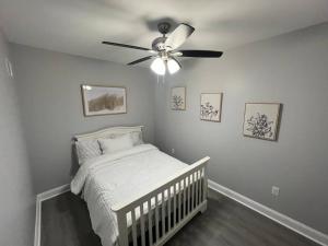 a bedroom with a crib and a ceiling fan at The Hidden Gem in Philadelphia