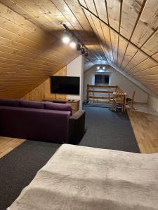 a living room with a couch and a table at Domki i pokoje goscinne A A Malinowscy in Stegna