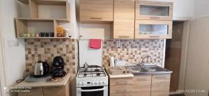 Kuchnia lub aneks kuchenny w obiekcie Karancs Apartman Salgótarján