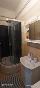 Łazienka w obiekcie Karancs Apartman Salgótarján