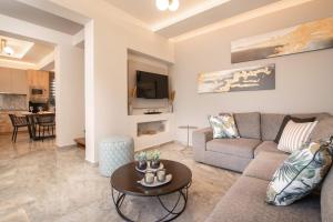 TV a/nebo společenská místnost v ubytování Lazai Villa