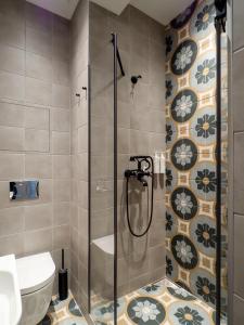 een badkamer met een douche en een toilet bij Central Apartment Parking Two Bedrooms Sky Terrace in Sofia