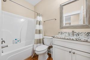 Foto dalla galleria di Beach House with PRIVATE POOL & 14 BIKES Included! a Santa Rosa Beach