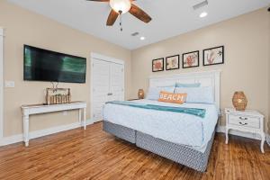 Foto dalla galleria di Beach House with PRIVATE POOL & 14 BIKES Included! a Santa Rosa Beach