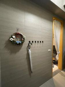 a hose hanging on a wall in a bathroom at jiaoxi大吉子溫泉民宿 in Yü-shih-ts'un
