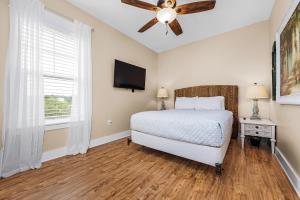 Foto dalla galleria di Beach House with PRIVATE POOL & 14 BIKES Included! a Santa Rosa Beach