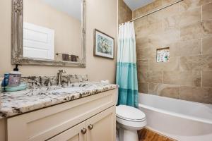 Foto dalla galleria di Beach House with PRIVATE POOL & 14 BIKES Included! a Santa Rosa Beach