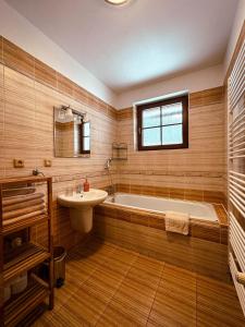 Koupelna v ubytování Apartmany Kolb Ramzová + 30 fotografií