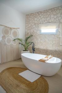 Koupelna v ubytování Alma Boutique Hotel