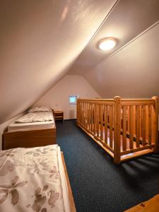 Postel nebo postele na pokoji v ubytování Apartmany Kolb Ramzová