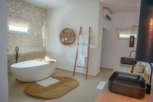 Koupelna v ubytování Alma Boutique Hotel