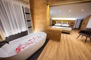 Postel nebo postele na pokoji v ubytování Hotel Iris