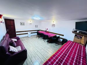 a living room with a couch and a table at Cabana Harghita Băi in Harghita-Băi