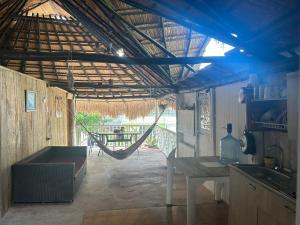 een keuken met een hangmat in het midden van een kamer bij Punta Arena EcoHostal & EcoFit - Your Eco-Friendly Oasis 02 in Playa Punta Arena