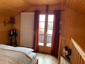 Rúm í herbergi á Hotel Jägerstübli Grindelwald