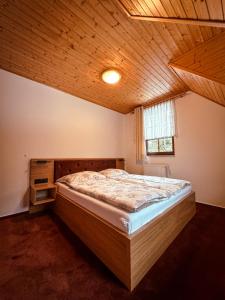 Postel nebo postele na pokoji v ubytování Apartmany Kolb Ramzová