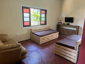 a room with two beds and a window at CASA NA PRAIA DO BISAVÔ MONTEMOR in Bertioga