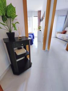 Telewizja i/lub zestaw kina domowego w obiekcie Playa Levante Lux Mar