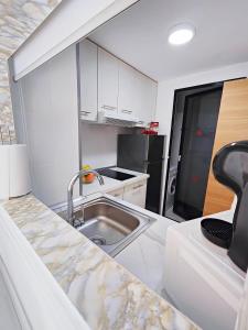 Kuchnia lub aneks kuchenny w obiekcie Playa Levante Lux Mar