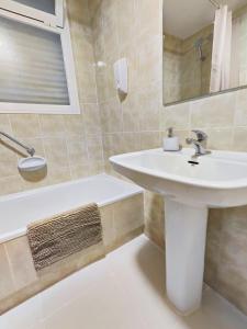 Łazienka w obiekcie Playa Levante Lux Mar