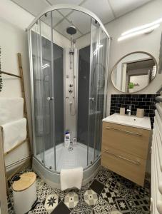 Kúpeľňa v ubytovaní Charmant appartement avec terrasse et parking - Centre ville