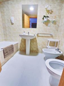 Łazienka w obiekcie Playa Levante Lux Mar